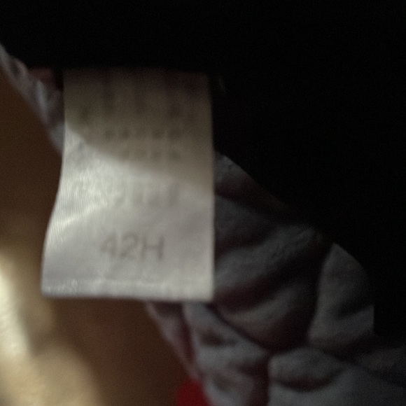 42 h front closing bra fits smaller than size shoes - Picture 4 of 4